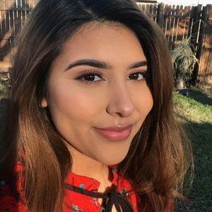 Meet your Posher, Elena